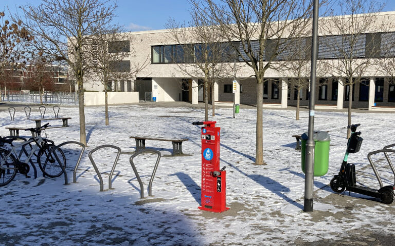 Zusätzliche Fahrradständer am Gymnasium