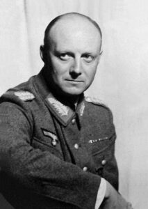 Porträt Henning von Tresckow in Uniform