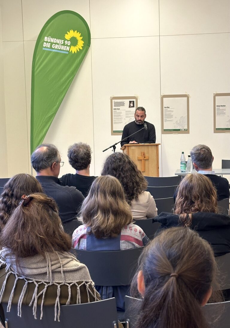 Riedberg zeigt Haltung: Diskussion über Widerstand und Verfolgung in der NS- Zeit und unsere Demokratie heute