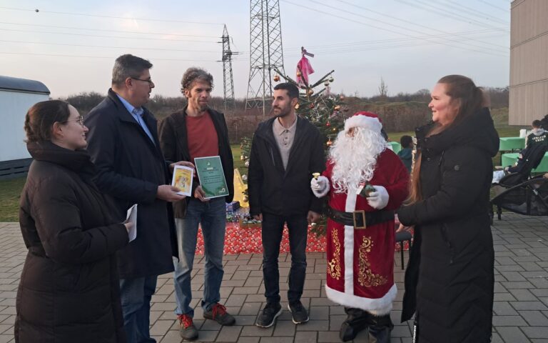 Erlös vom Kalbacher Weihnachtsmarkt an Flüchtlingsheim Riedberg