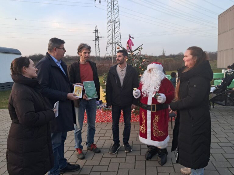 Erlös vom Kalbacher Weihnachtsmarkt an Flüchtlingsheim Riedberg