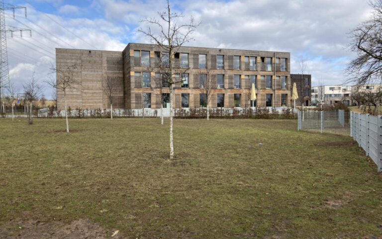 Schulhof der IGS (und künftigen Judith-Kerr-Schule) erweitert